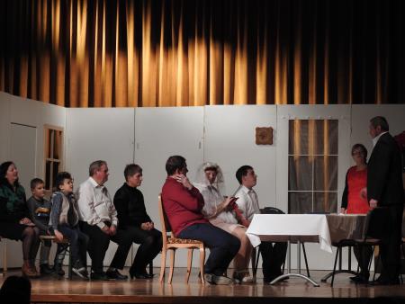 Dramska sekcija KD Cven, organizirala Veseli večer tudi v Domu kulture Razkrižje 25